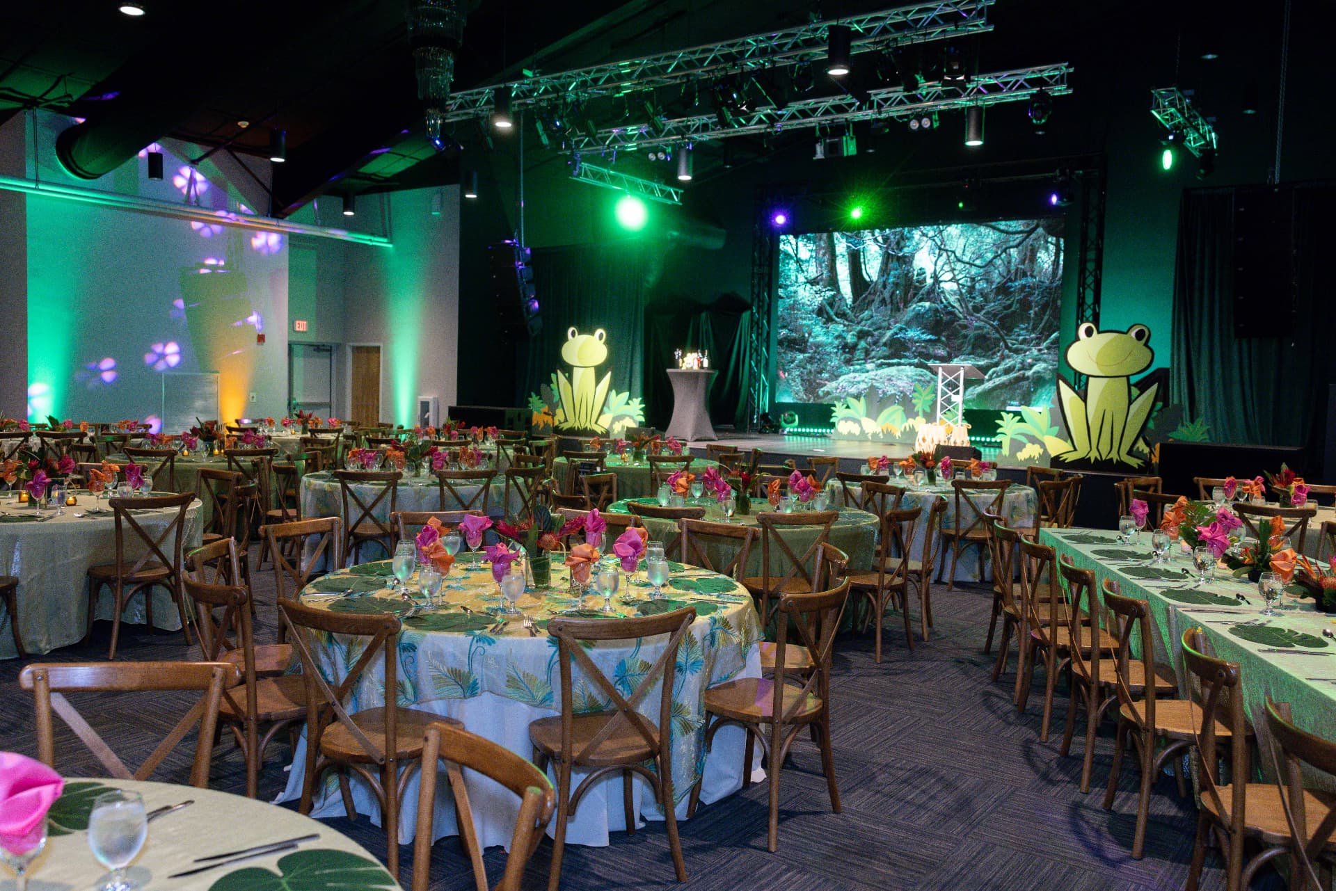 Jungle themed benefit dinner planned by Kingsley Event Consulting